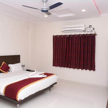 Hotel Grand Kubera Chikmagalūr Kültér fotó