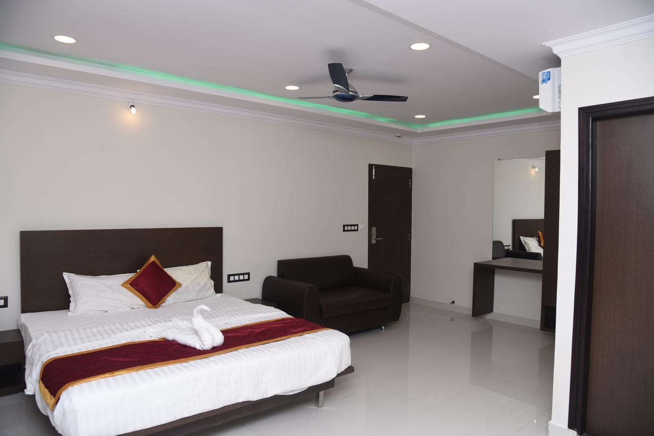 Hotel Grand Kubera Chikmagalūr Kültér fotó