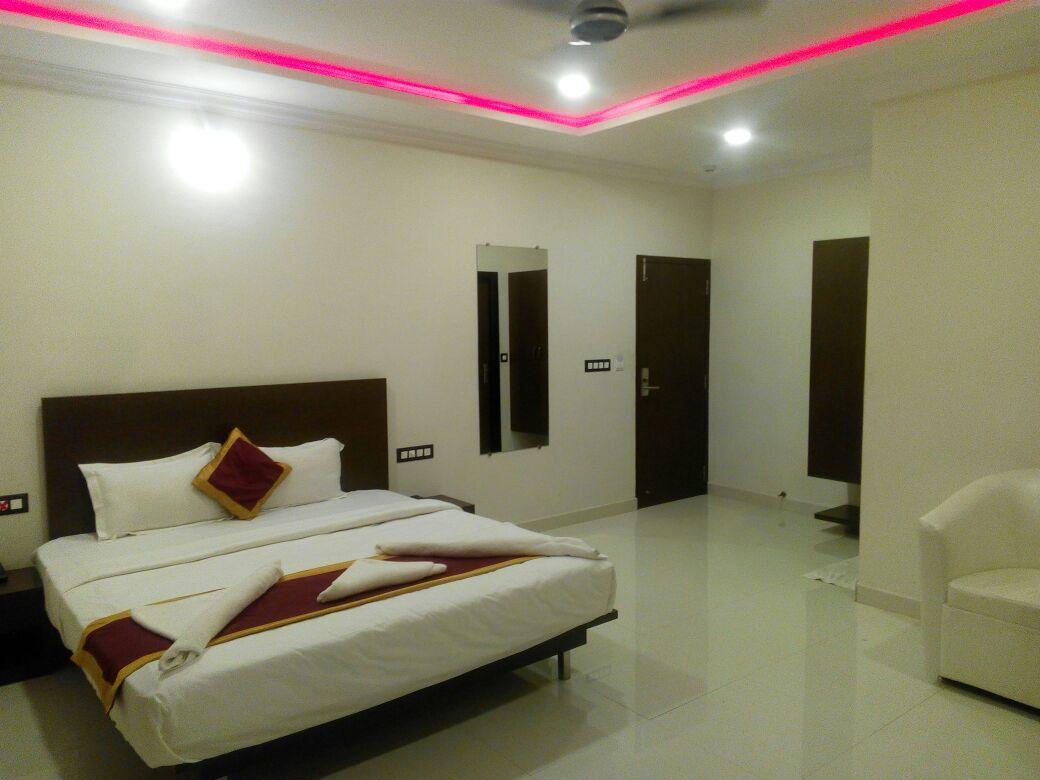 Hotel Grand Kubera Chikmagalūr Kültér fotó