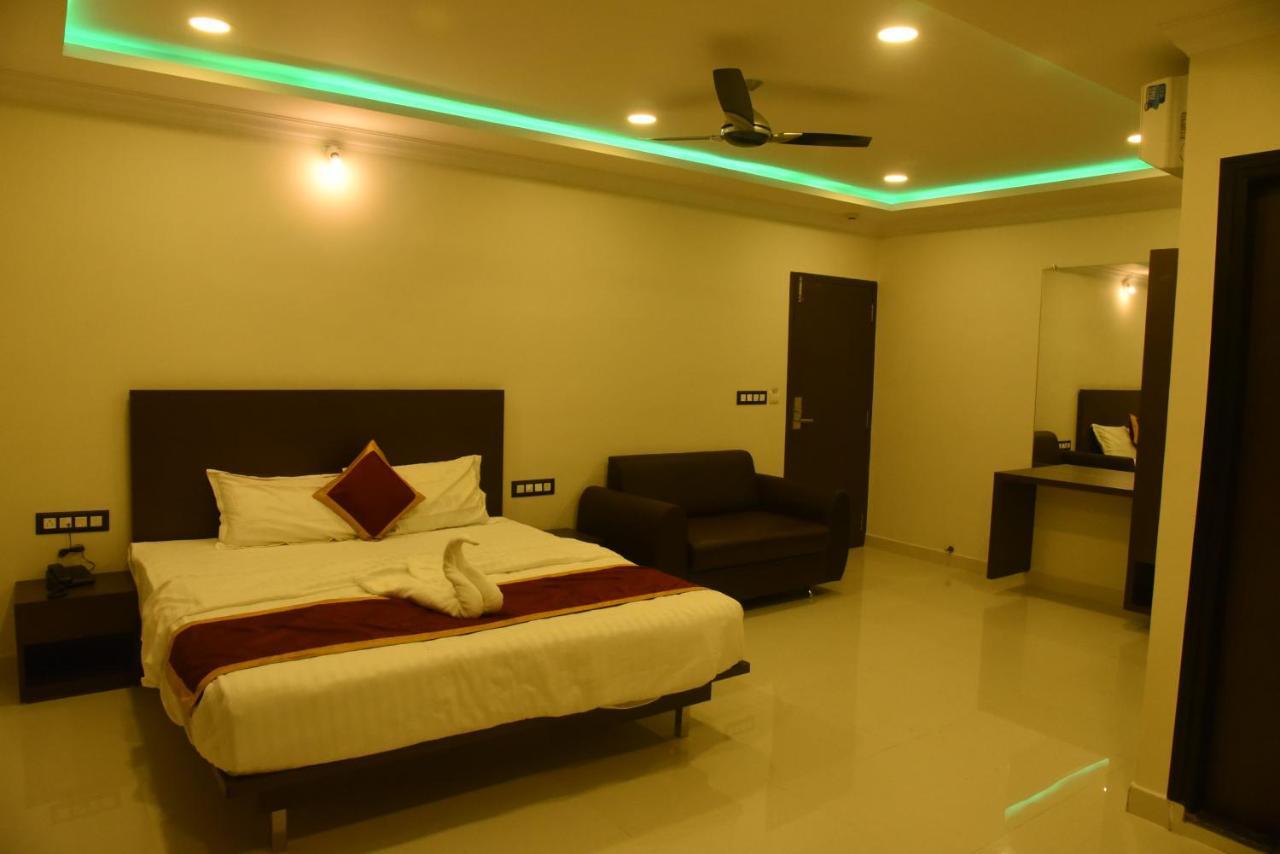 Hotel Grand Kubera Chikmagalūr Kültér fotó