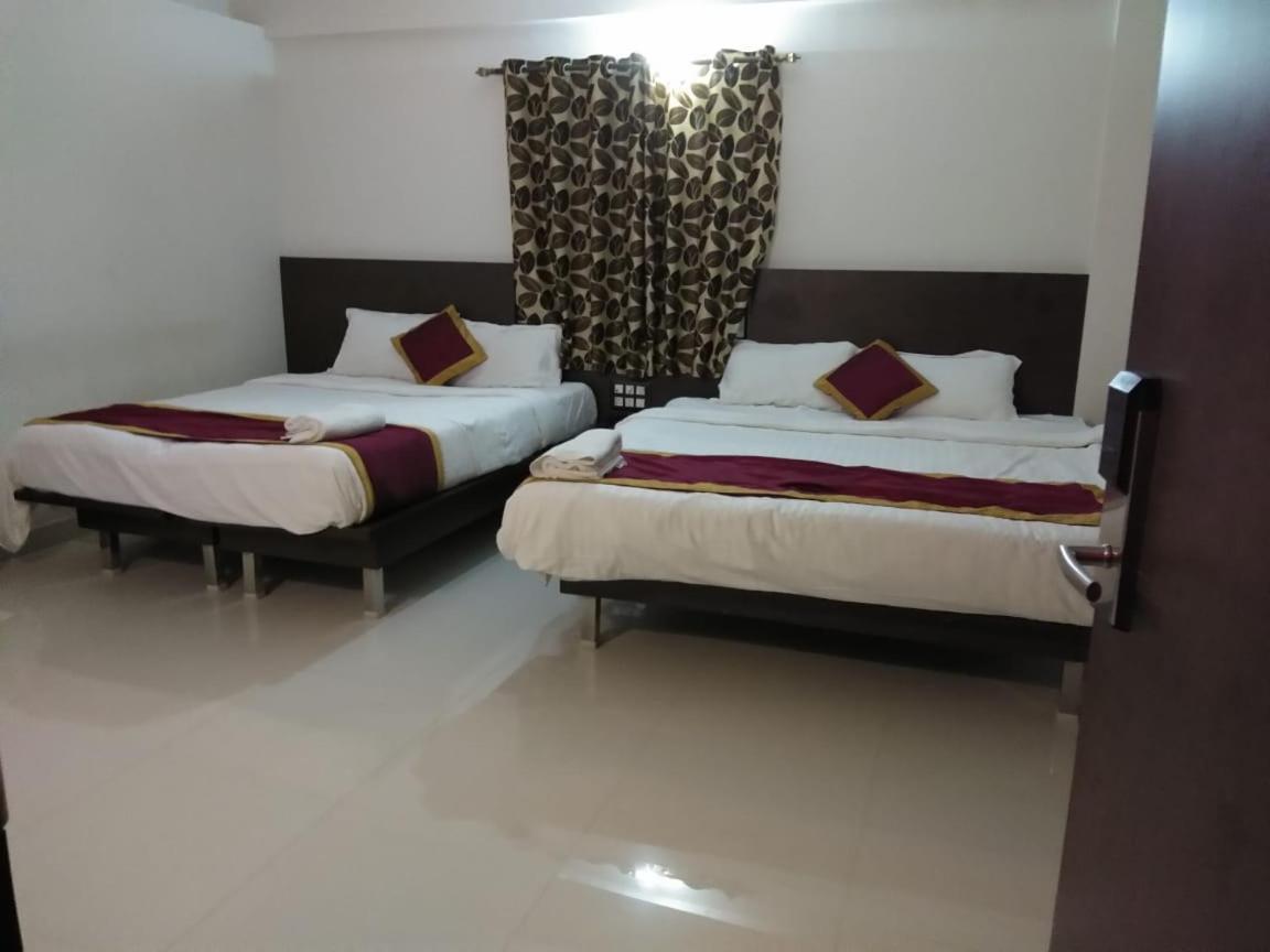 Hotel Grand Kubera Chikmagalūr Kültér fotó